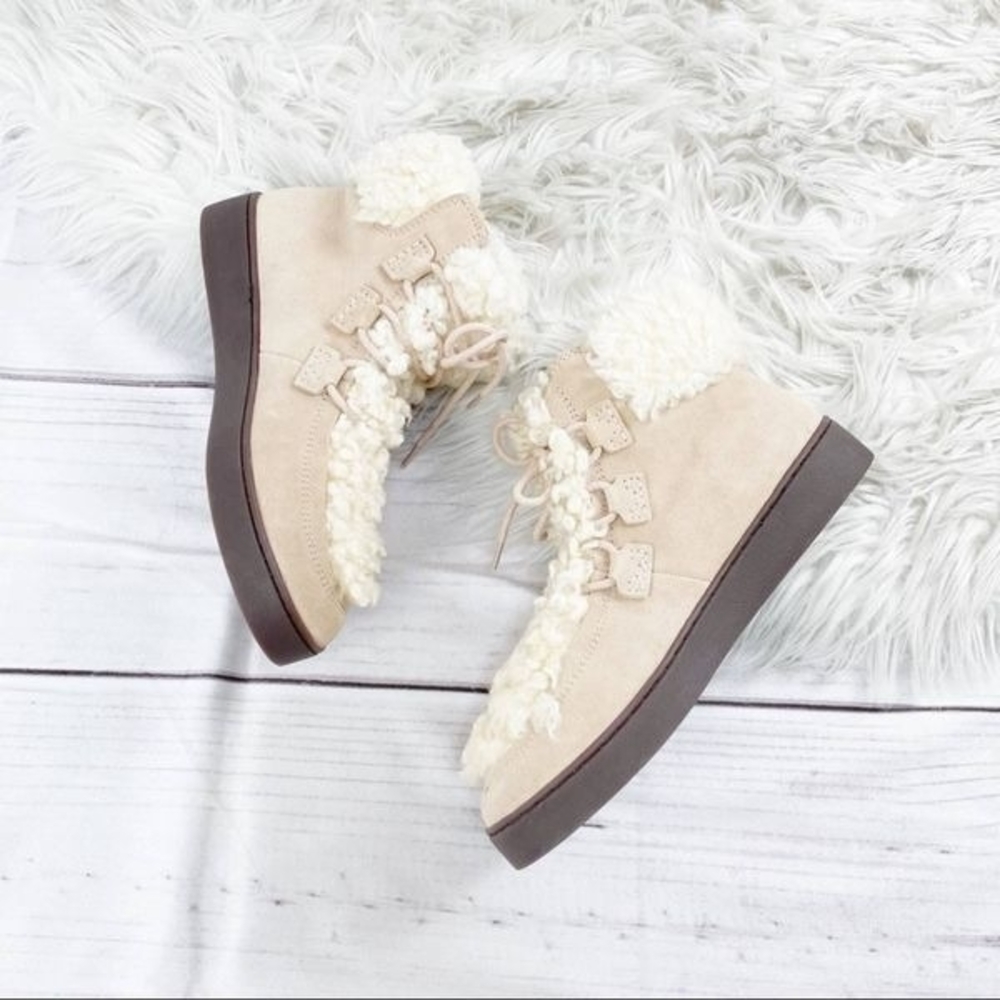 Vionic Women's Oak Splendid Lace Up Winter & Rain Suede Boot in Sand Size 9